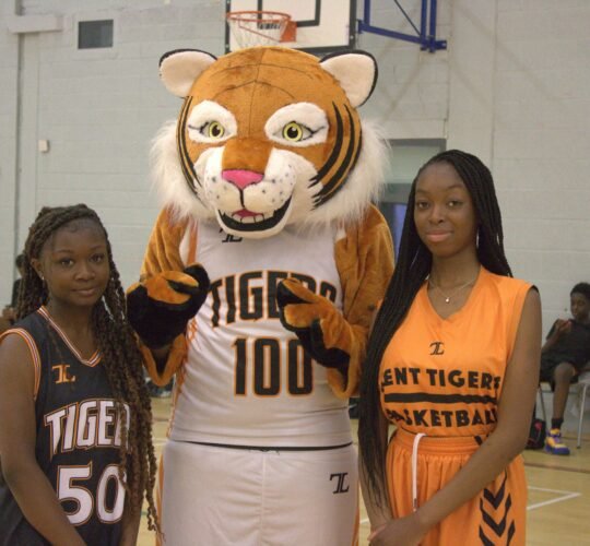 Tee The Tiger pictures with Tigers family